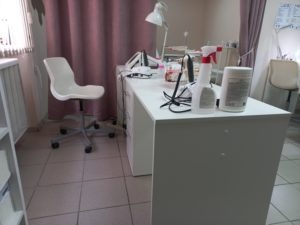 Новый стол в салоне Ногти Тут