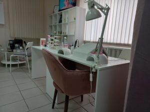 Новый стол в салоне Ногти Тут
