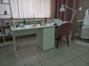 Новый стол в салоне Ногти Тут